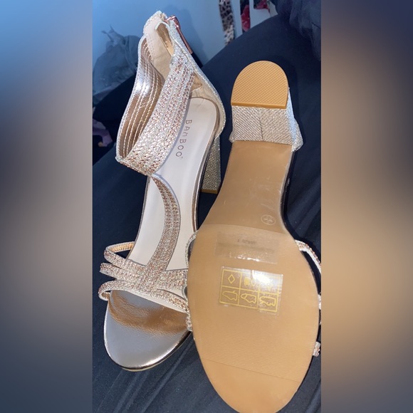 Gold t strap heels - Picture 2 of 5